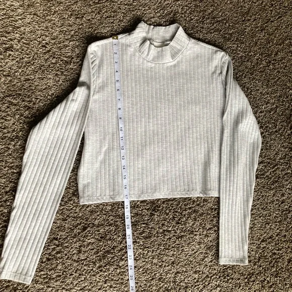 H&M Gray Ribbed Turtleneck Sweater - Picture 3 of 7